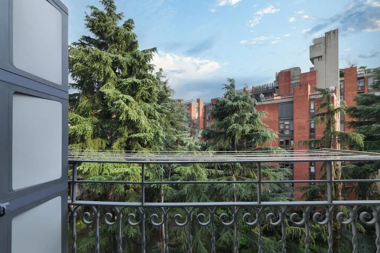 Elegant Apartment In Porta Romana - Tiraboschi Milánó 0*,